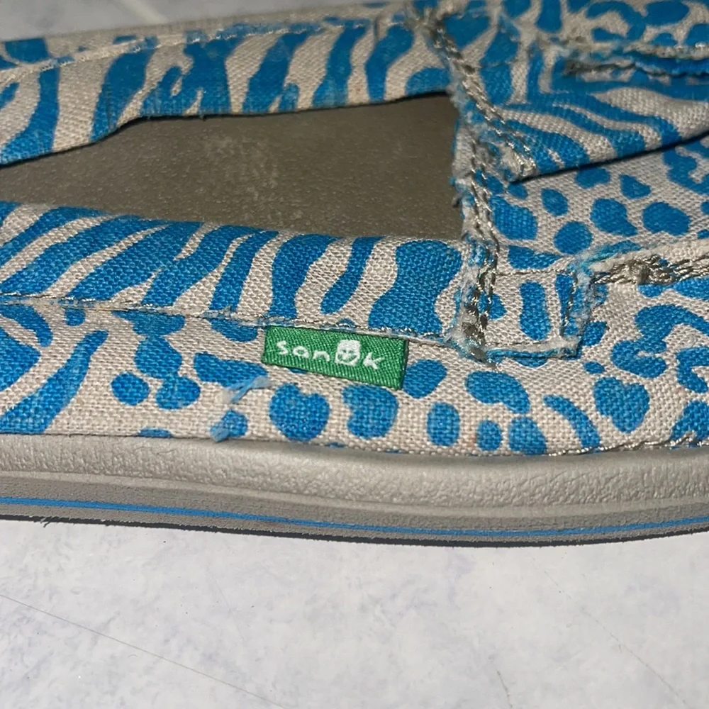 SANUK - Picture 2 of 5